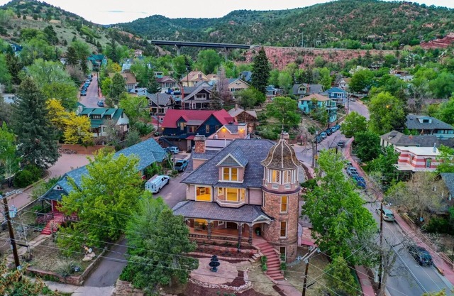 1880 Historic Richardsonian Romanesque Manitou Springs Award-winning Restoration