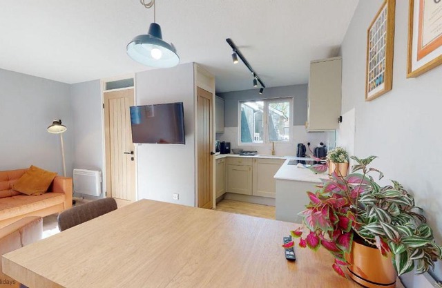 19 Strawberry Hill, Tolroy Manor