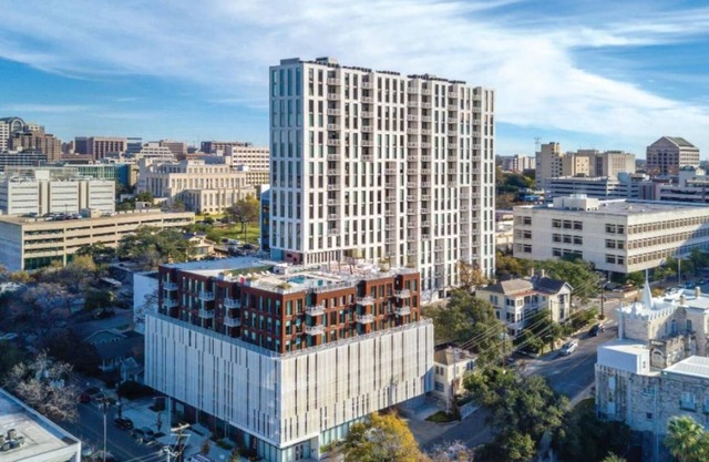 1BD/Austin - Rooftop Pool & Firepit, BBQ!