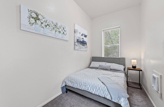 1BR Getaway – Historic Charm in Prime Location