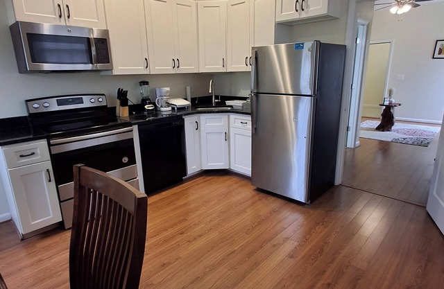 2.1 mi to Reston hospital, 1.5 mi to Metro private entrance/space and quiet