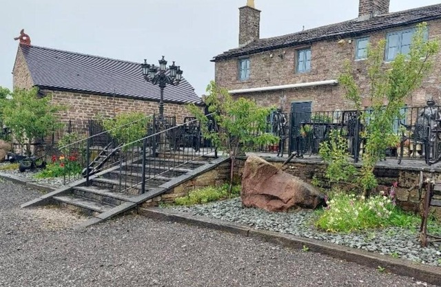 2 Bed Flat - Sleeps 3 - Parking - Wifi