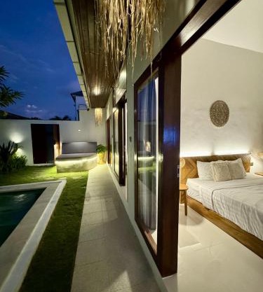 2 Bed Villa-Sleeps 4-10 Min to Beach-Private Pool