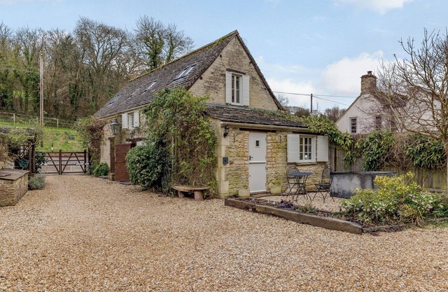 2 bedroom accommodation in Lower Kilcot, near Wotton-under-Edge