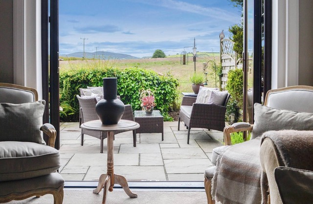 2 bedroom accommodation in Dumfries