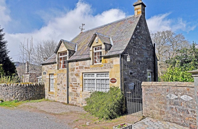 2 bedroom accommodation in Birnam, near Dunkeld