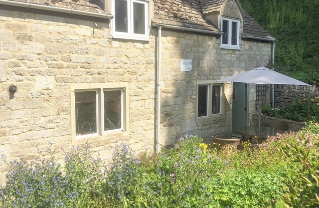 2 bedroom accommodation in Bussage, near Cirencester
