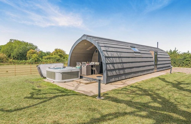 2 bedroom accommodation in Yeovil