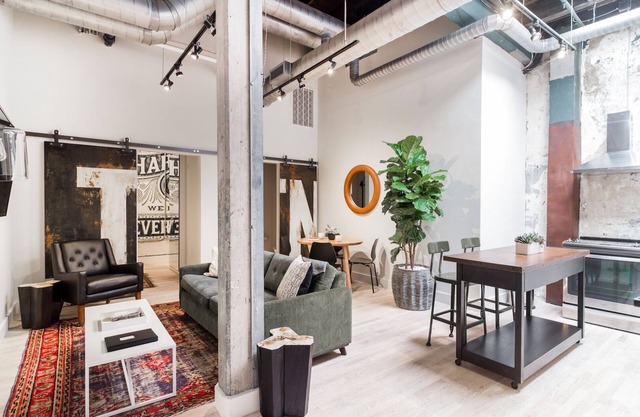 2 Bedroom Apartment in the Heart of Downtown! (Loft 303)
