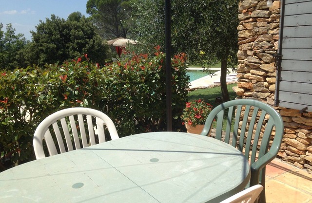 2 bedroom apartment with pool and partial air conditioning, sleeps 4