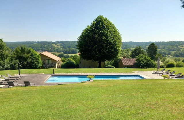 2 Bedroom Cottage in Quinsac