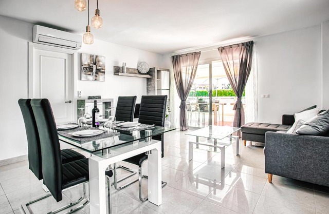 2 Bedroom Cozy Apartment In Cala Bona