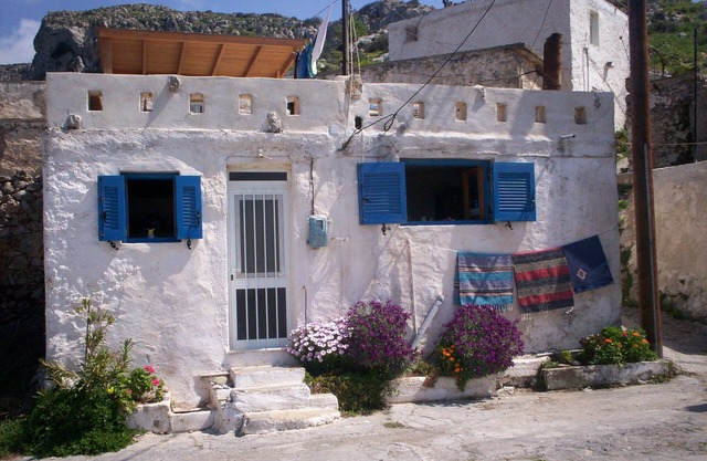 2-bedroom house in mountain village overlooking coastal resort of Makrigialos