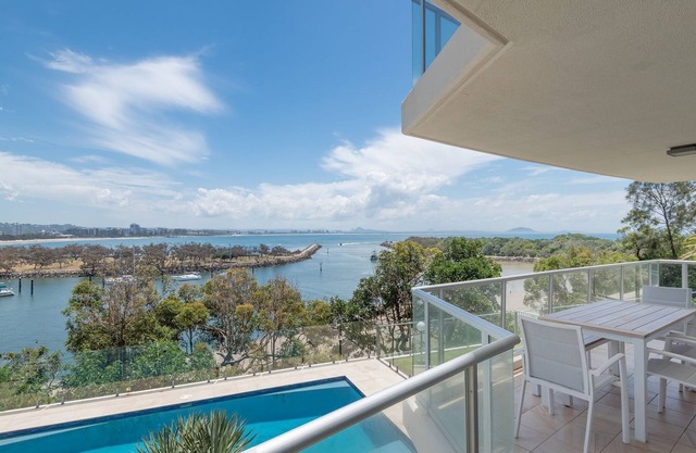2 bedroom luxurious apartment surrounded by the ocean with pool beach views