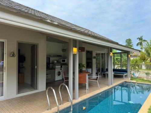 2 bedroom neer phuket airport
