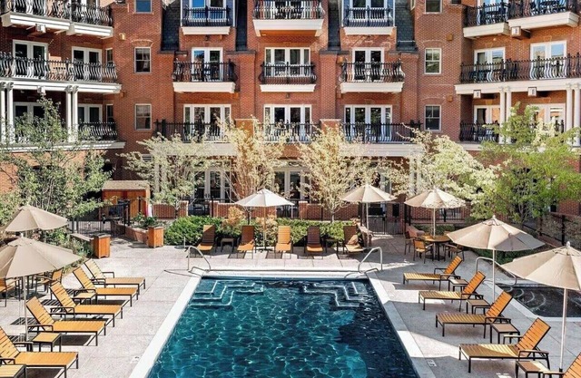 2-bedroom resort in beautiful Aspen with full kitchen, WiFi, fitness room, AC