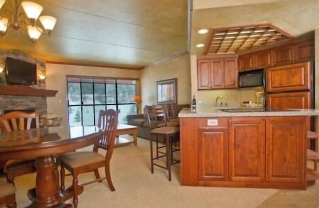 2 BEDROOM SUITE-BEAVER RUN-SLEEPS 6 BRECKENRIDGE!