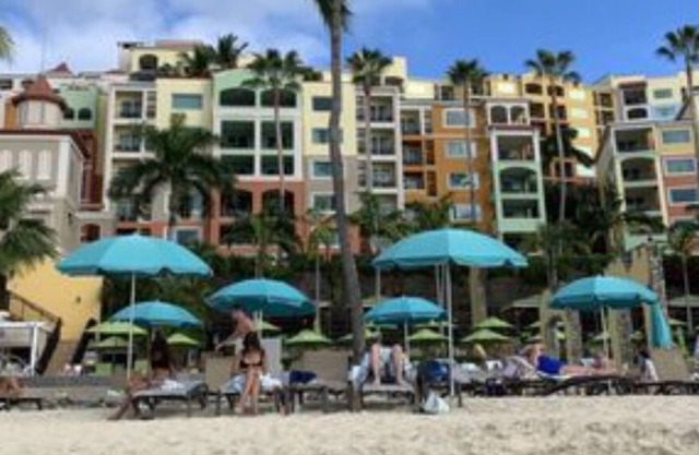 2 bedroom villa, sleeps 8, private beach, available 12/8 - 12/15
