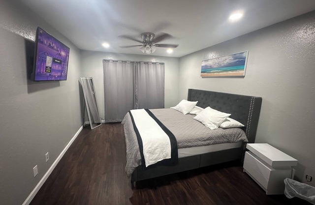🏡 2 bedrooms, 1 bathroom 🛁 cozy, modern apartment. With sofa bed 🛋️n