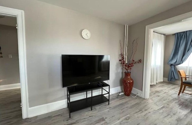 2 br/3 beds with free wifi, parking and much more
