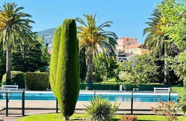 2 Cozy Rooms and Swimming Pool in a Green Setting