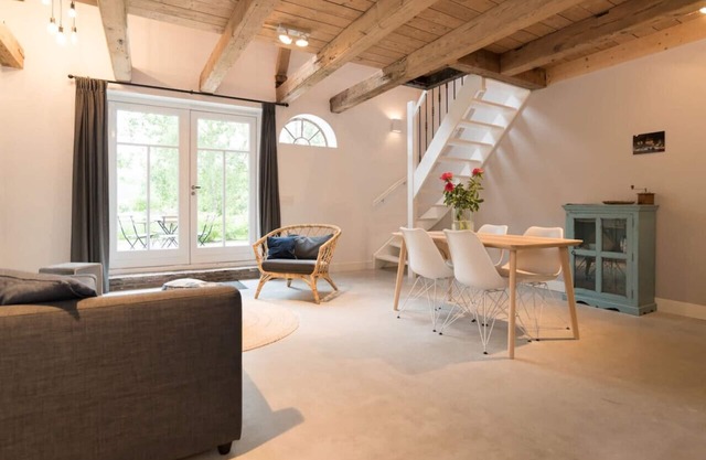 2. Modern Nature House. Attractions Easy Accessible.