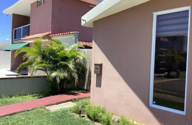 2 VILLAS 2 POOLSn Keep the family together n FIT 20 + PEOPLE