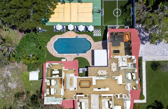 20 Guests | Pool Luxe Gym Sauna Pickleball
