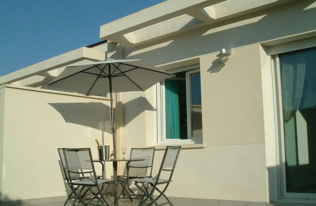 200m from the ocean, villa "Louvois" in a residence with swimming pool .: Les Thalassiles