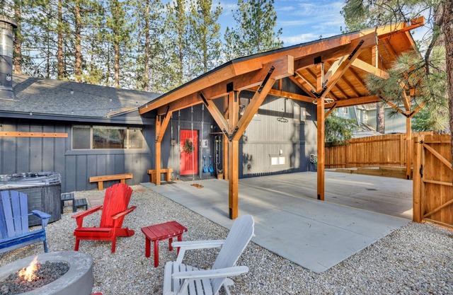 2218-elmwood Place 5 Bedroom Chalet by RedAwning