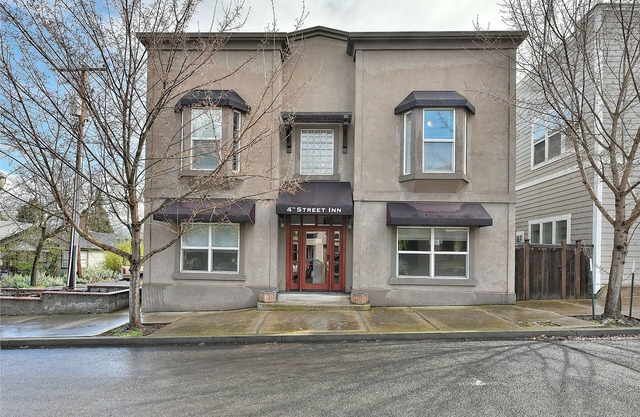 230-Downstairs-Duplex-Private Bathroom-Mountain View