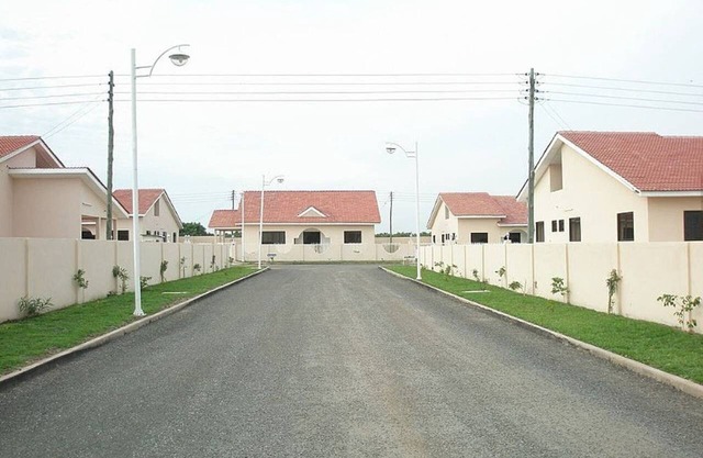 24/7 Secured Gated Community - Luxurious 5 Bedroom Holiday Villa - Tema