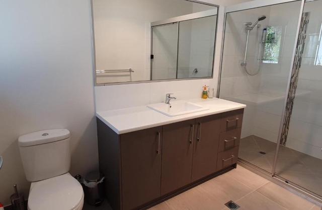 26 Satinwood Drive- Low set modern, sleeps 8