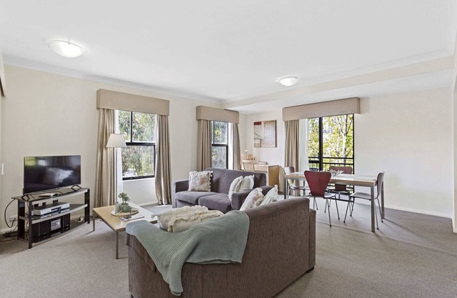 2BDR 1BTH - Central James St Apartment