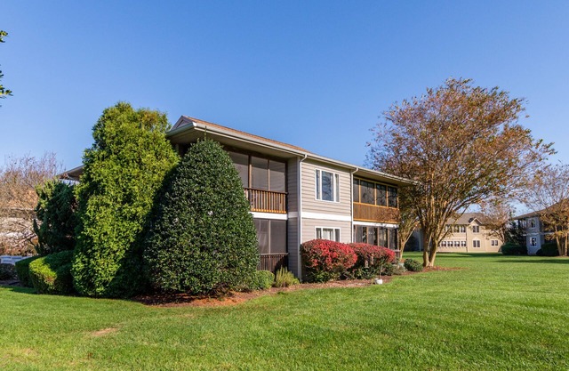 2nd floor condo in Plantations West. Close to Lewes and Rehoboth!