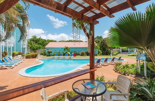 3 Affordable Accommodations w/Ocean View, Balcony & FREE Parking! Outdoor Pool
