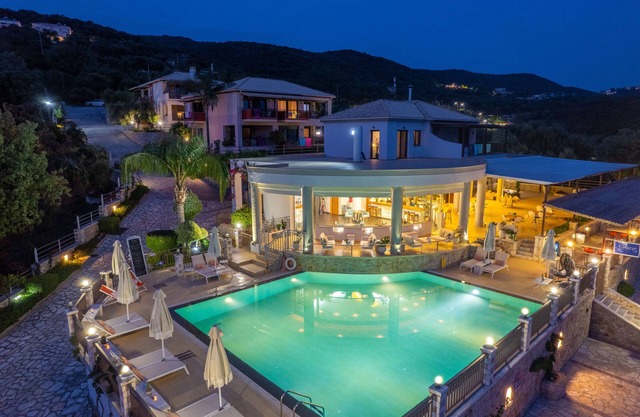 3 Aktes Suites & Studios