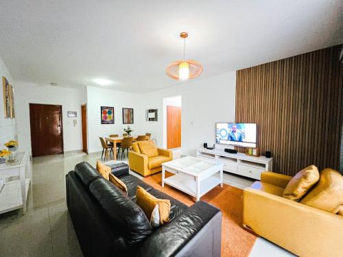3 Bed Apartment - Sleeps 6 - Free Parking
