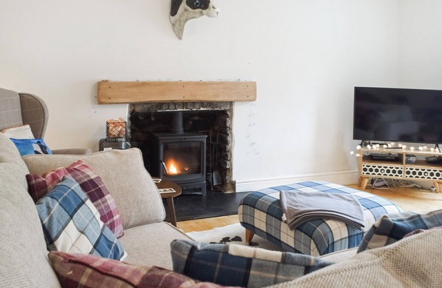 3 bedroom accommodation in Llansteffan, near Carmarthenshire