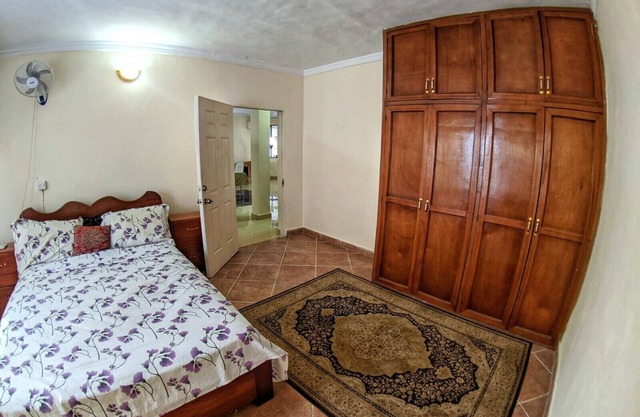 3 bedroom apartment close to the beach