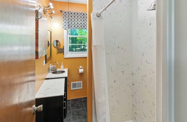 3-bedroom house downtown Travelers Rest short walk to dining, swamp rabbit trail