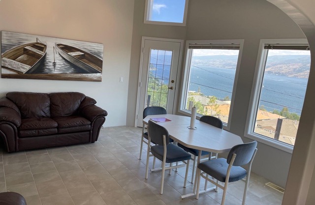3 BR Upper Floor With Massive Lake view