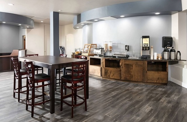 3 Comfortable Accommodation Close to University of Arizona! W/Pool Access!