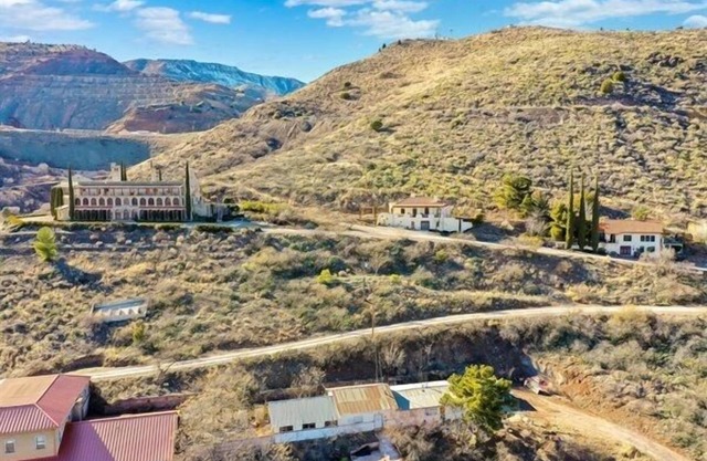 3 Historic Houses | Sleeps 33 | Close to Sedona