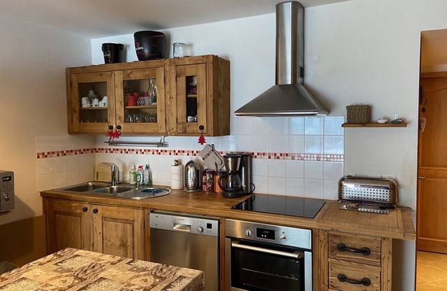 3-room apartment with pool and parking, up to 6 guests