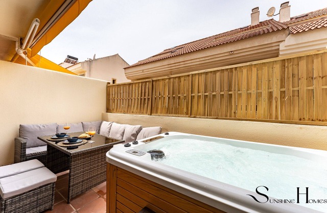 3Bd townhouse Jacuzzi , Sea view , pool , private garage