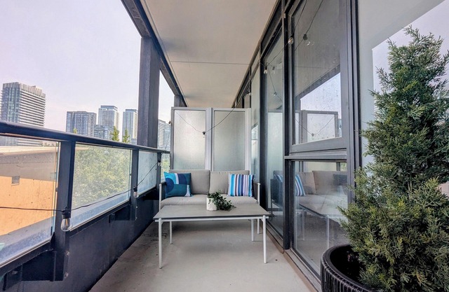3Br/2B KING BED Herman Miller + Sit Stand WFH Downtown King West Stackt Market