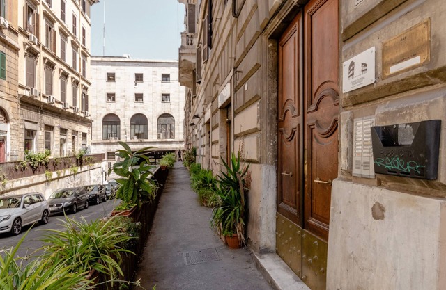 4-bdr Apt Among Colosseum&termini 10-people
