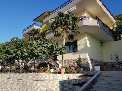 4 Bed Sleeps 11 Free Parking Pets Allowed