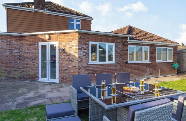 4 bedroom accommodation in Clenchwarton